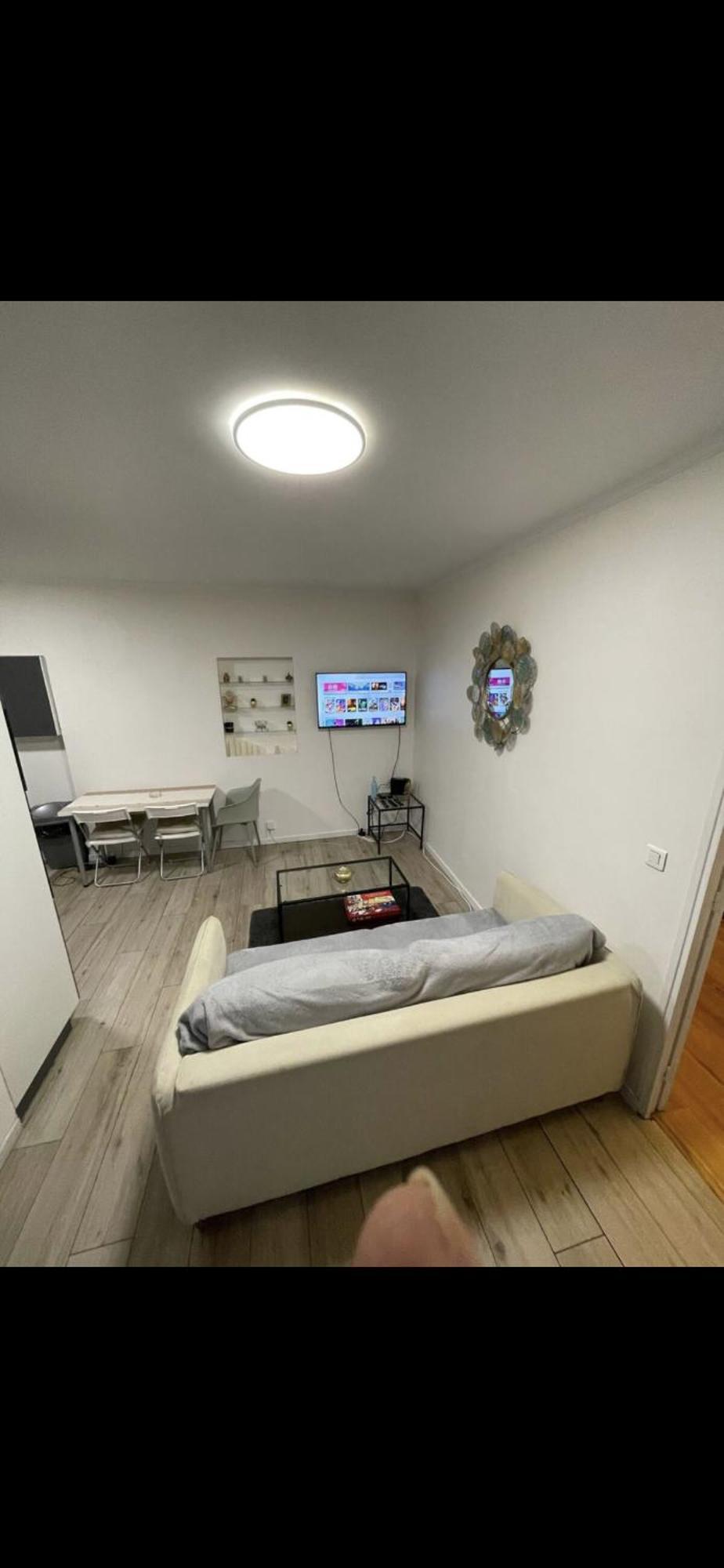 2 Pieces Proche Centre Et Transport Appartement Parijs